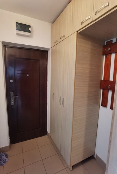 Titan, Piata Minis, metrou Costin Georgian