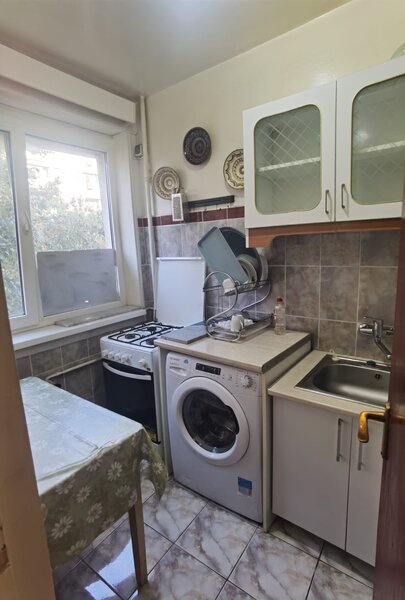 Titan, Piata Minis, metrou Costin Georgian