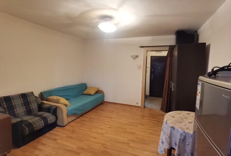 Titan, Piata Minis, metrou Costin Georgian