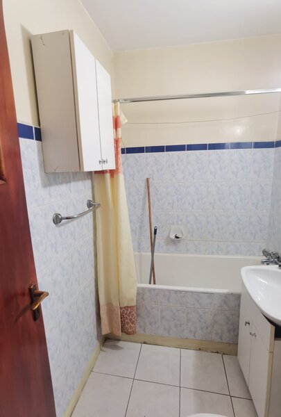 Titan, Piata Minis, metrou Costin Georgian